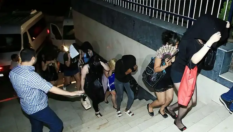 Düzce'de Üst Düzey Fuhuş Operasyonu: 5 Zanlı Ele Geçirildi
