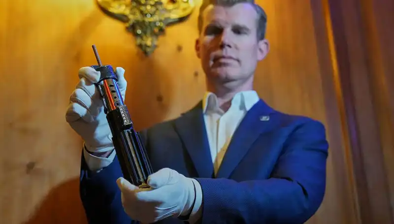 Darth Vader'ın Efsanevi Işın Kılıcı, Milyonlarca Dolara Satıldı!