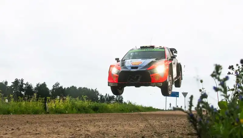 Otomobil Rallisinde Feci Kaza: 2 Seyirci Hayatını Kaybetti