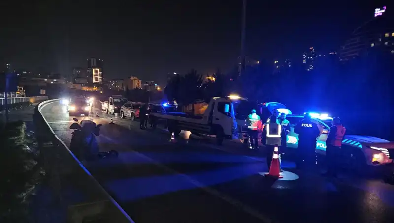 TEM Otoyolu'nda Yatan Kişiyi Metrelerce Sürükleyen İlginç Kaza