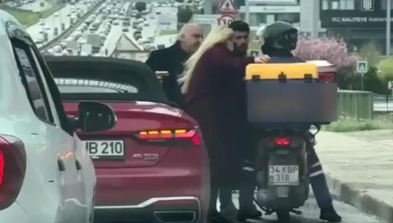 D-100'de Korkunç Olay: Motokuryeye Silah Çeken Şahıs Gözaltına Alındı