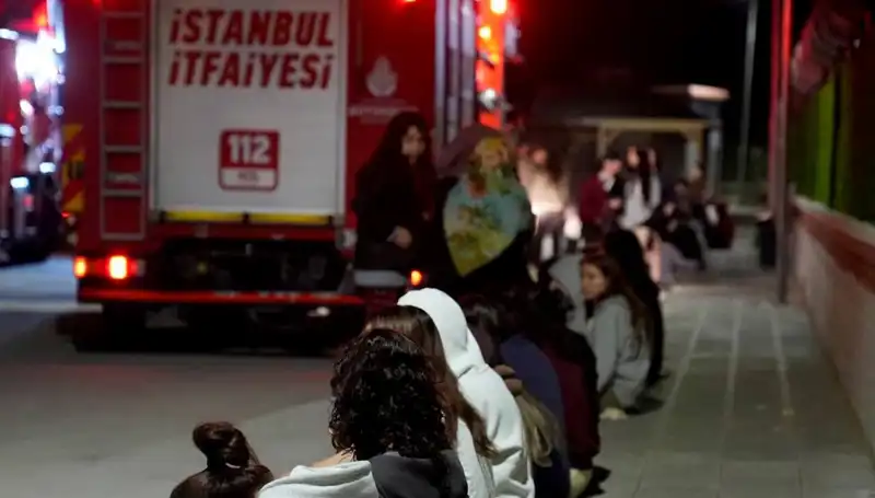 2500 Kişilik Kız Öğrenci Yurdunda Yangın! Öğrenciler Tahliye Edildi