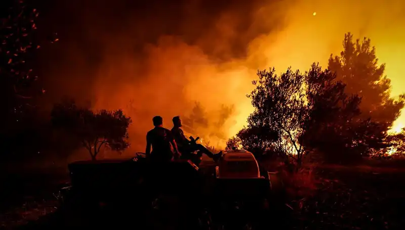 Çanakkale'de Kontrol Altına Alamadıkları Orman Yangını: 785 Kişi Tahliye Edildi