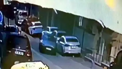 Esenyurt'ta Park Halindeki Araçlara Çarpan Sürücü İzini Kaybettirdi