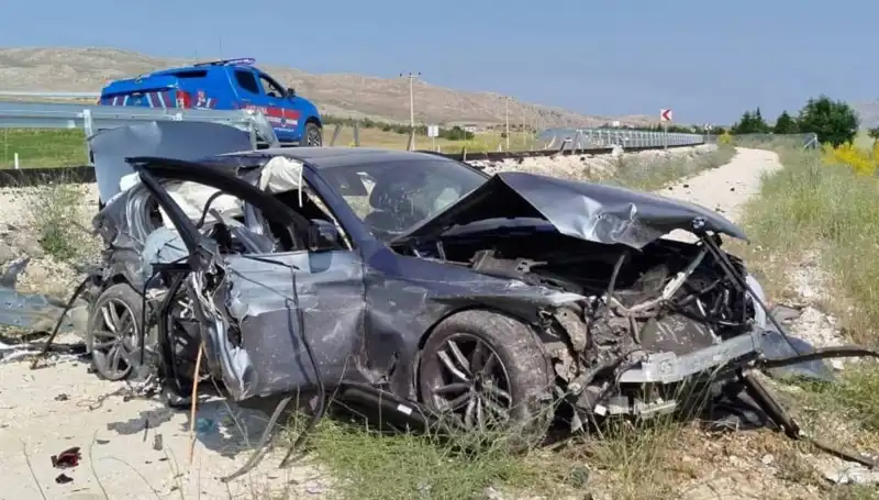 Sivas'ta İki Ayrı Trafik Kazasında 9 Kişi Yaralandı! Hayat Durdu!