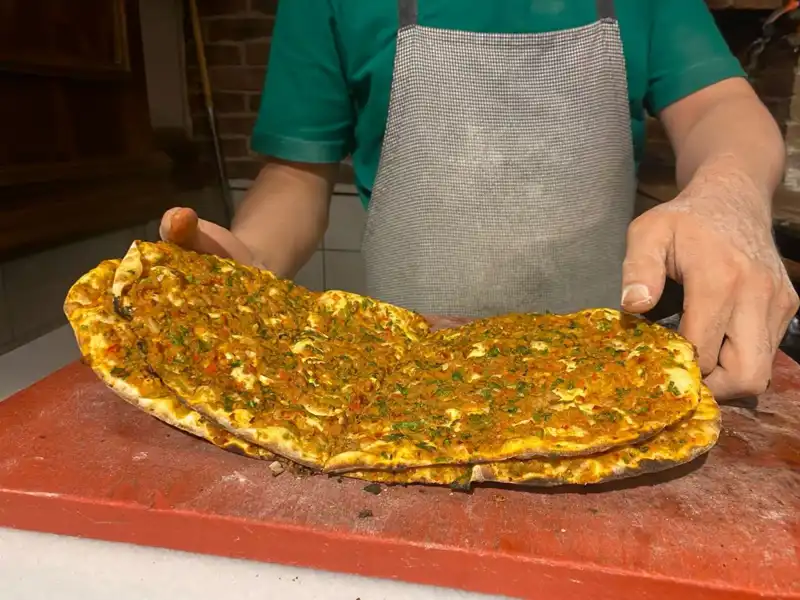 İstanbul’da Lahmacun Fiyatları Neden Semtlere Göre Değişiyor?