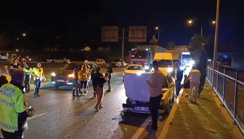 Otoyolda Geri Dönüş Kazası: İki Çocuk Dört Yaralı