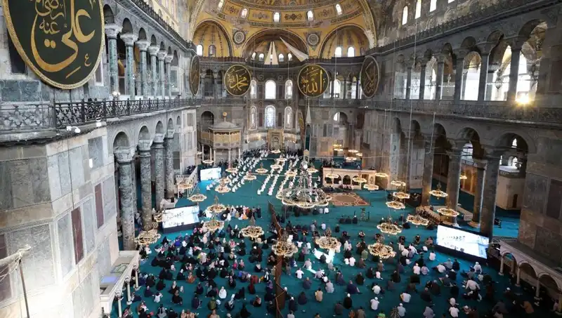 Ayasofya'nın Kapısını Kıran Sanığa Çıkan Hapis Cezası Dikkat Çekti
