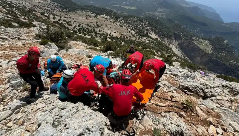 Fethiye'de Paraşüt Kazası: Kayalıklara Düşen İki Kişinin Trajik Hikayesi
