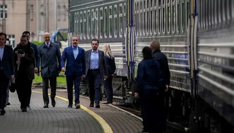 Dışişleri Bakanı Fidan, Ukrayna Ziyaretinde Önemli Temaslar ve Anlaşmalar Sağladı