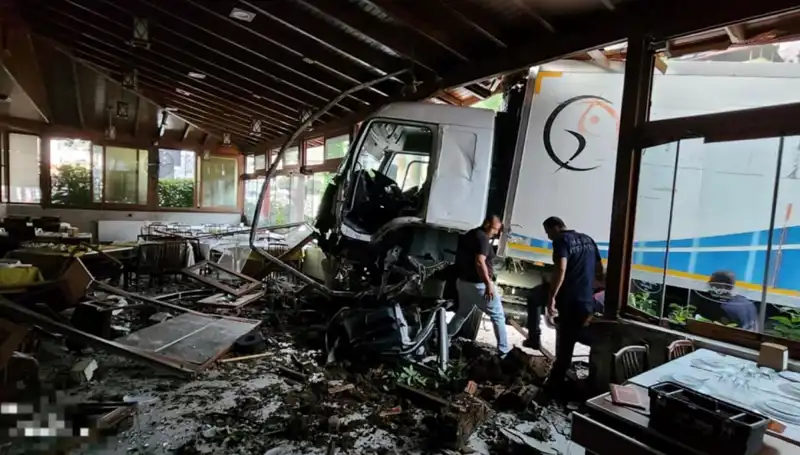 Freni Boşalan Kamyon Restorana Girince Yaşanan Korku Dolu Anlar
