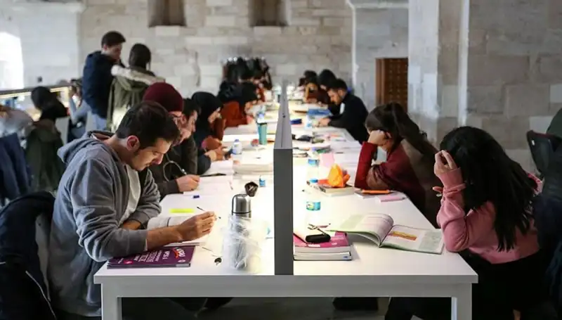Türkiye'deki Üniversitelerin 2023-2024 Eğitim Dönemi Başlangıç Tarihleri Açıklandı