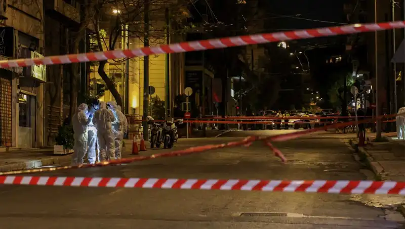 Atina'da Şüpheli Çantanın Patlaması: Güvenlik Endişeleri Tırmandı