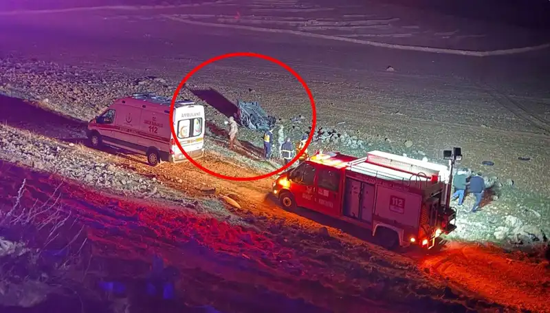 Otomobil Şarampole Devirdi: Feci Kaza Hayatları Aldı
