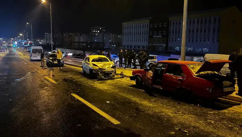 Kayseri'de Trafik Kazası: 11 Araçlı Zincirleme Çarpışma